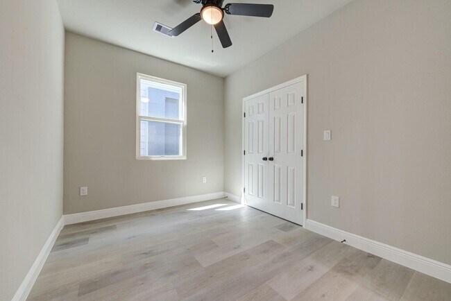 Building Photo - 19112 Sears Dr