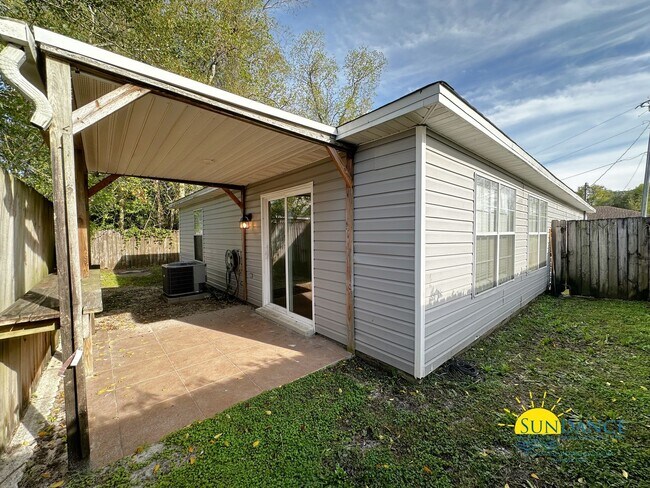 Building Photo - Pet Friendly 4 Bedroom Home in Fort Walton...