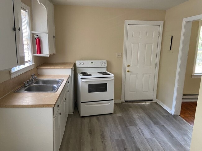 Building Photo - **AVAILABLE NOW** 2 Bedroom / 1 Bathroom Home for Rent in Columbus, GA***