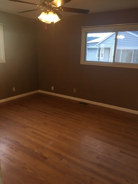 Bedroom 2 - 463 Lawnview Cir