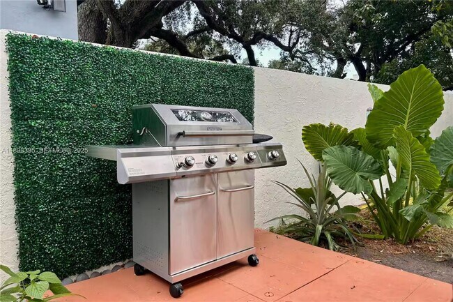 Building Photo - 3132 NW 43rd St