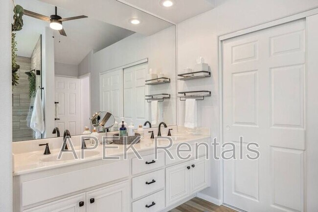 Building Photo - 79150 Ocotillo Dr