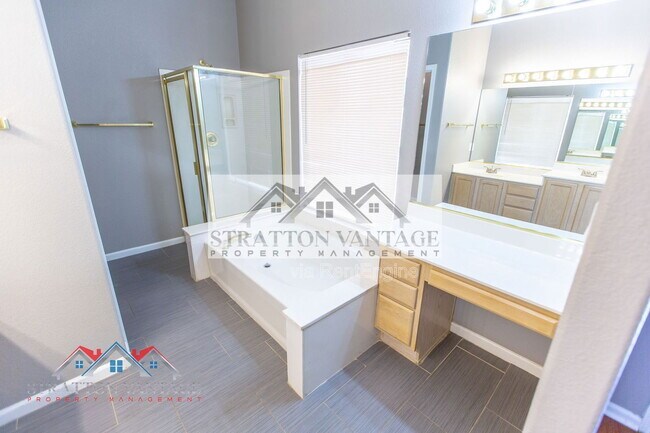 Building Photo - 1015 E Brentrup Dr