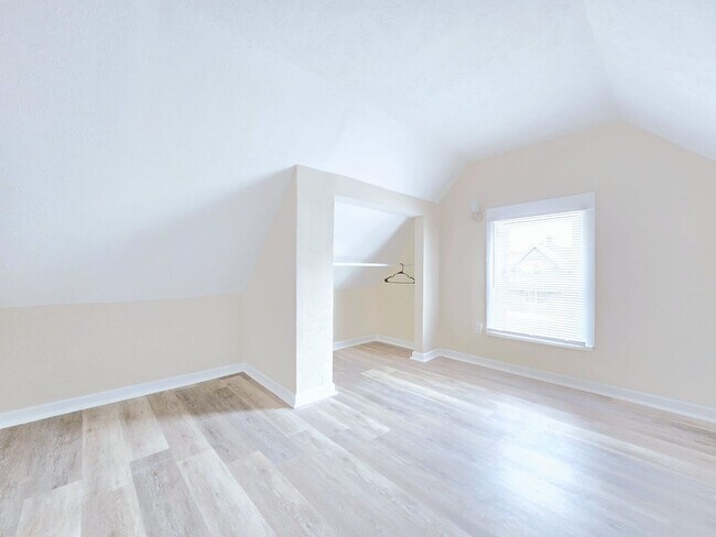 Building Photo - Charming 5-Bedroom House on the West Side ...