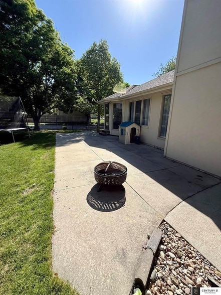 Building Photo - 2902 Blackhawk Dr