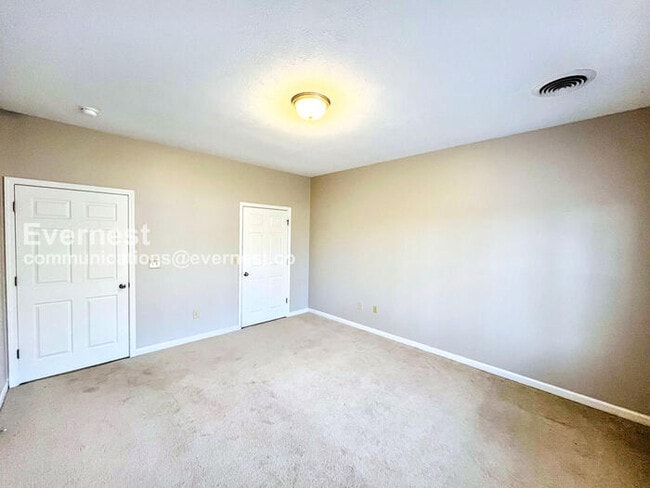 Building Photo - 4 Bed/2.5 Bath Home with Fenced Yard & Garage / Pet-Friendly / Available Now!