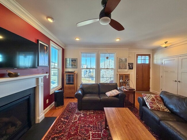 Building Photo - 1539 Barnett St