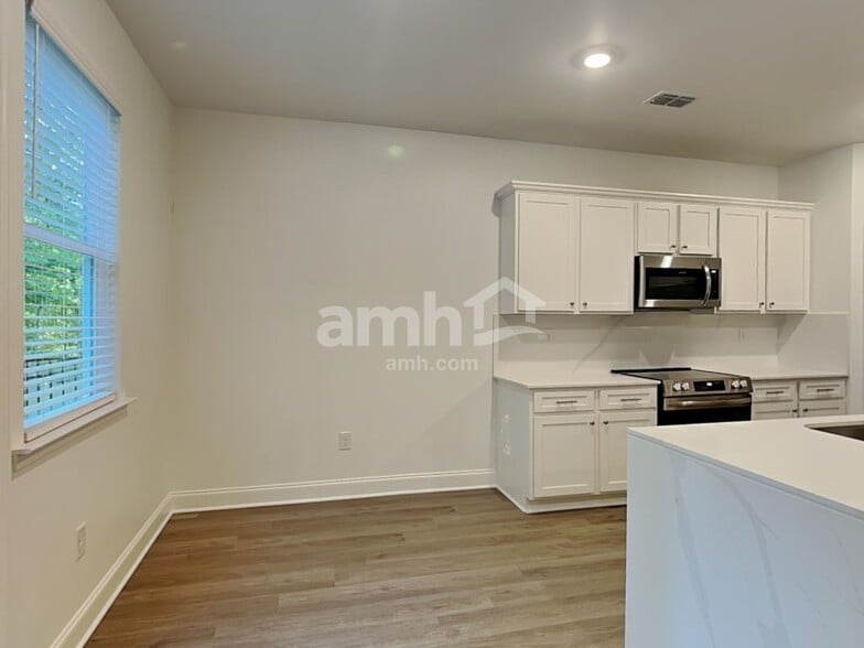 Building Photo - 910 Carnelian Ln