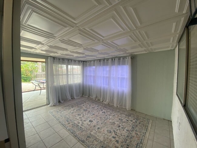 Building Photo - Wonderful 2 Bedroom home in Peacock Hills ...