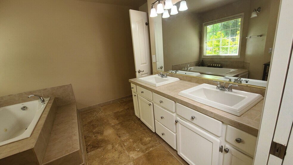 Large Double Vanity - 13940 SW Secretariet Ln