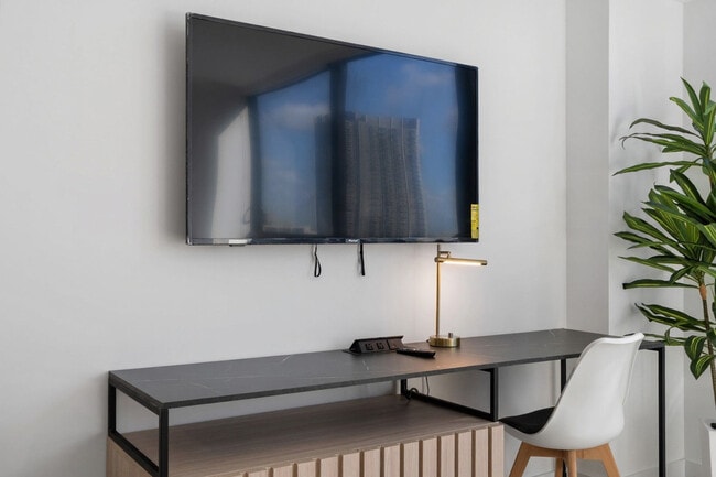 Building Photo - 225 N Miami Ave