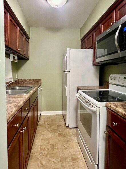 Your kitchen with new appliances - 105 W Oglethorpe Ave