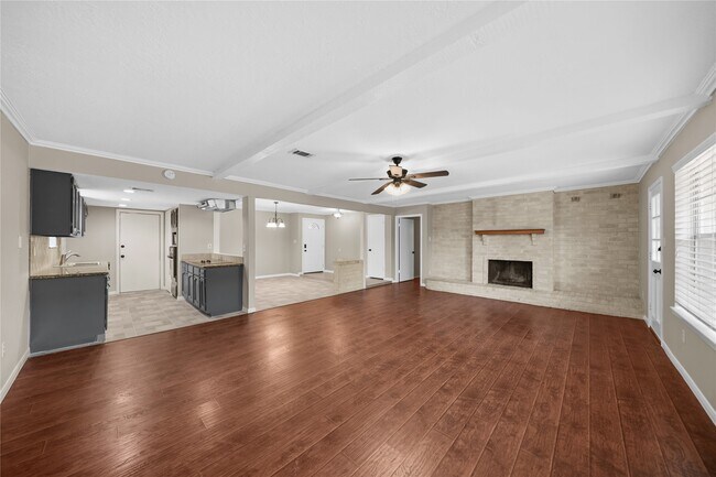 Building Photo - 16306 Forest Bend Ave