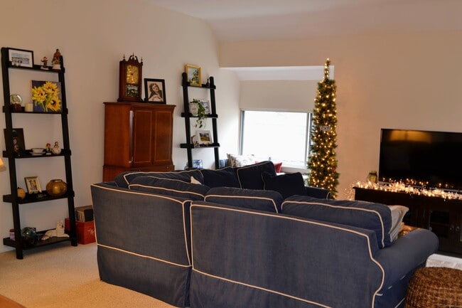 Building Photo - 504 Heritage Vlg