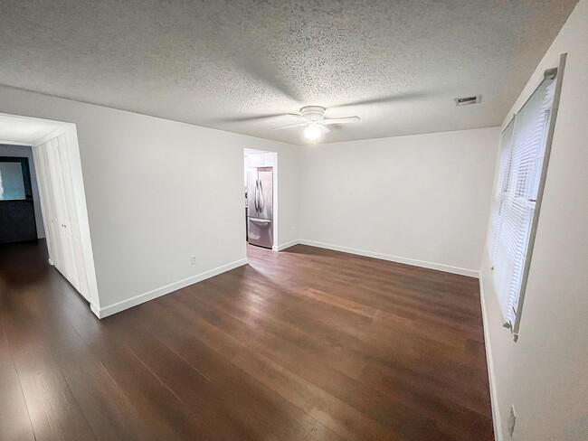 Building Photo - 9470 Tracey Lynne Cir