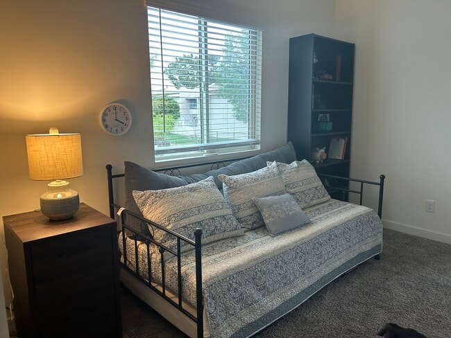 Building Photo - 2273 W Echo Ln