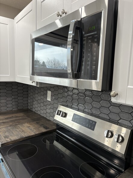 Building Photo - 3140 Springmill West Rd