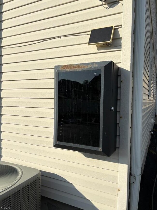 Building Photo - 173 Lincoln Ave