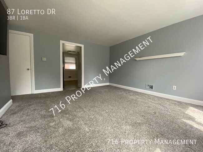 Building Photo - Newly Renovated Single Family Home! Move i...