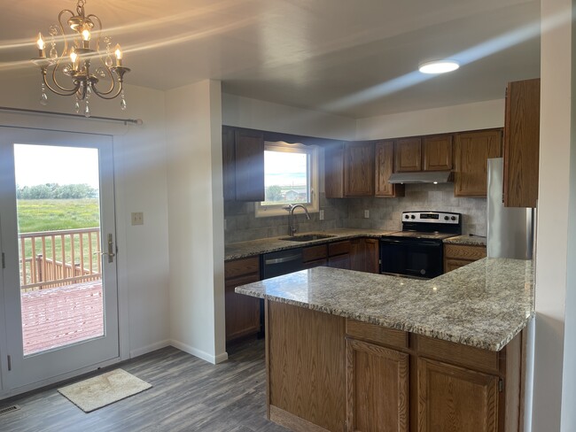 Kitchen - 104 Sun Prairie Rd