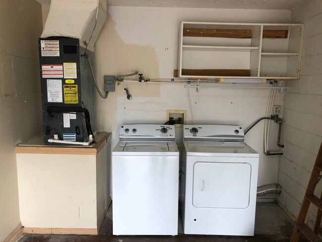 Building Photo - 941 Vista Palma Way