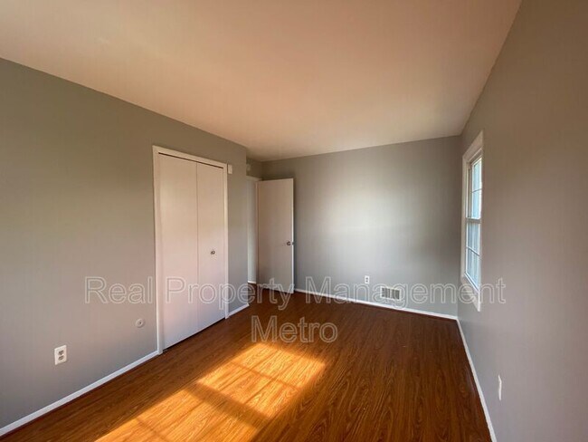Building Photo - 1902 Stone Hearth Ct