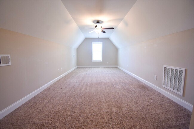 Building Photo - 4 Bedroom 2 Bathroom- Small Pets Considered