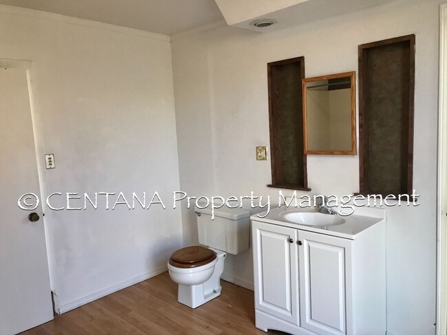 Building Photo - 2 Bedroom in Uptown!