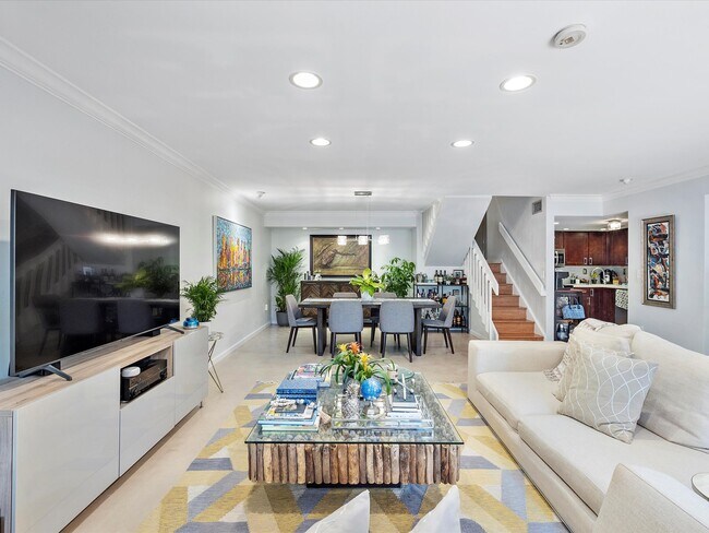 Primary Photo - 9001 SW 94th St