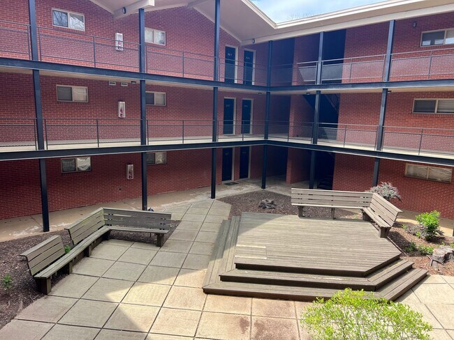 Building Photo - Stadium Village 2 Bedroom Condo