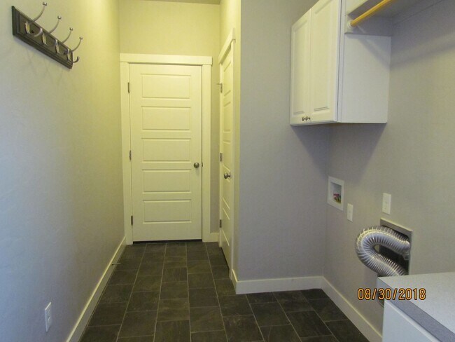 Building Photo - Beautiful 3 bed 2 bath in the popular Paramount community