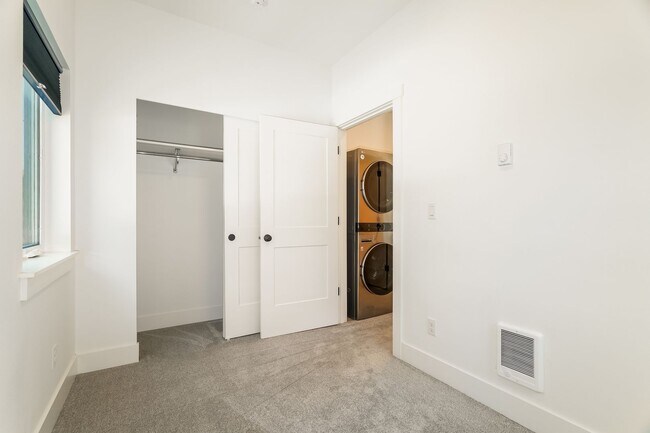Building Photo - 12835 9th Ave SW