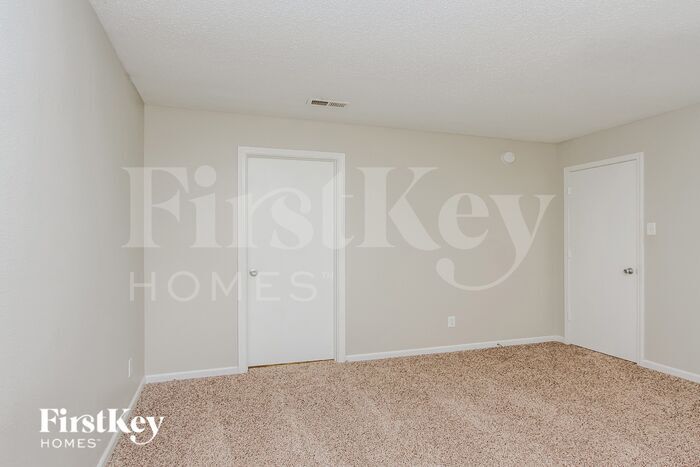 Building Photo - 10605 Glenayr Dr
