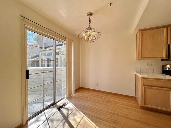 Building Photo - Beautiful Two Bedroom Valley Club Circle C...