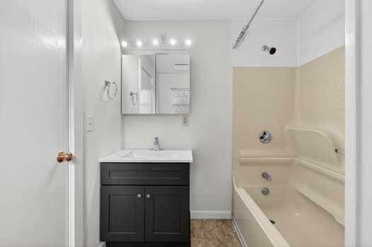 Building Photo - 102 Market St