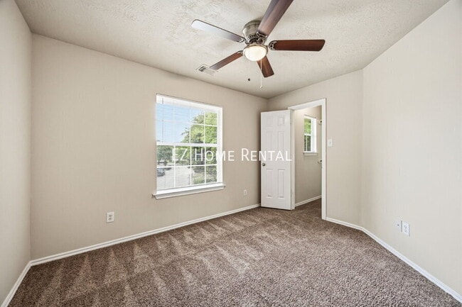 Building Photo - 14322 Mooreview Ln