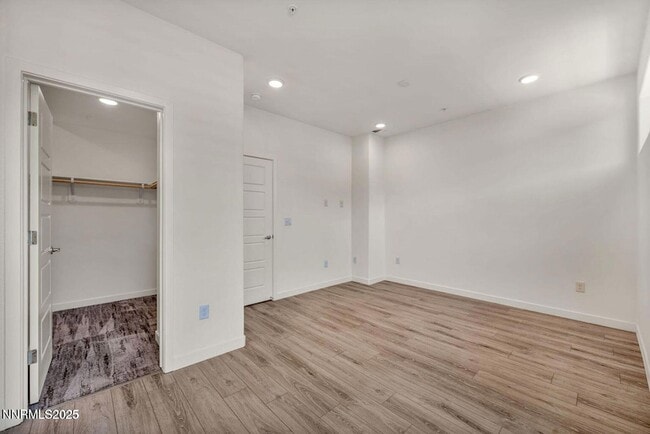 Building Photo - 557 California Ave