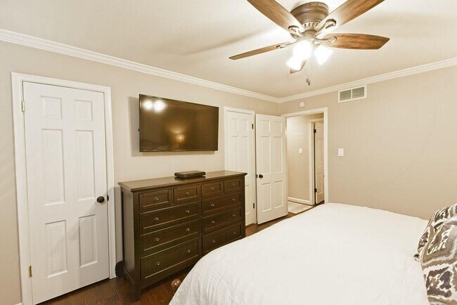 Building Photo - 1307 Glen Cove Dr