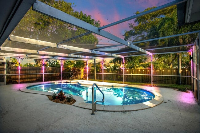 Building Photo - 755 S Rainbow Dr