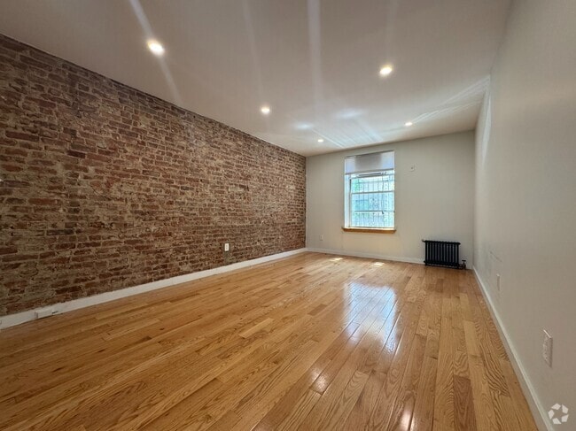 Building Photo - 707 W 171st St