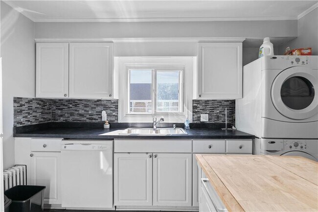 Building Photo - 5 Slocum St