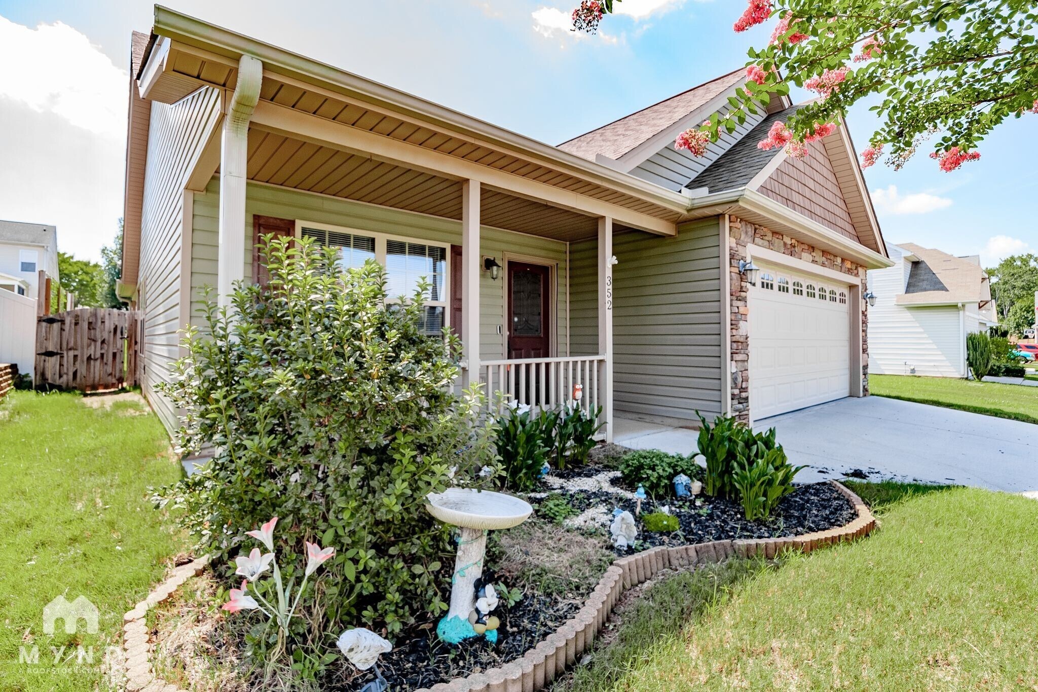 Building Photo - 352 Robin Helton Dr