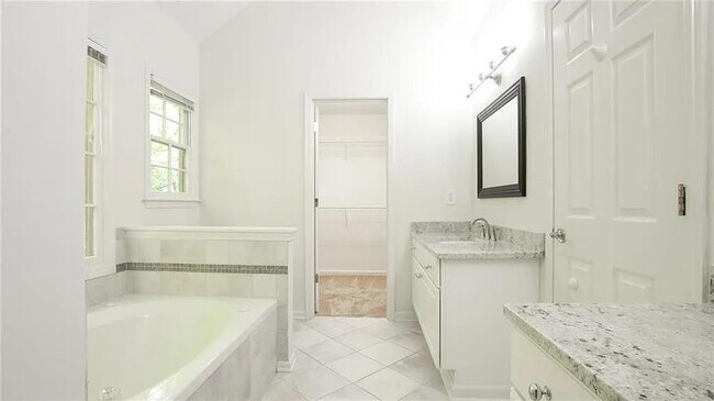 Building Photo - 5055 Mallory Ct