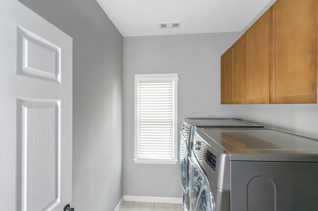 Building Photo - 13065 Tidewater Crossing