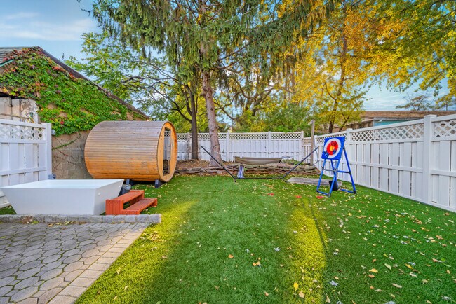 Building Photo - 16 E 32nd St