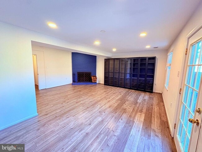 Building Photo - 12010 Glen Alden Rd