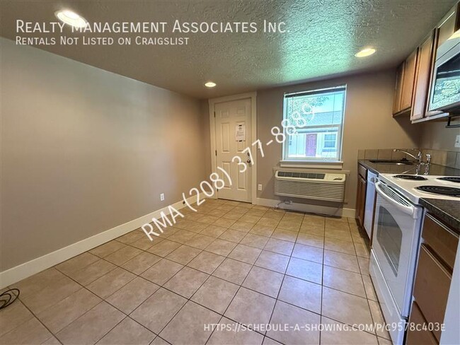 Building Photo - 1019 S Longmont Ave