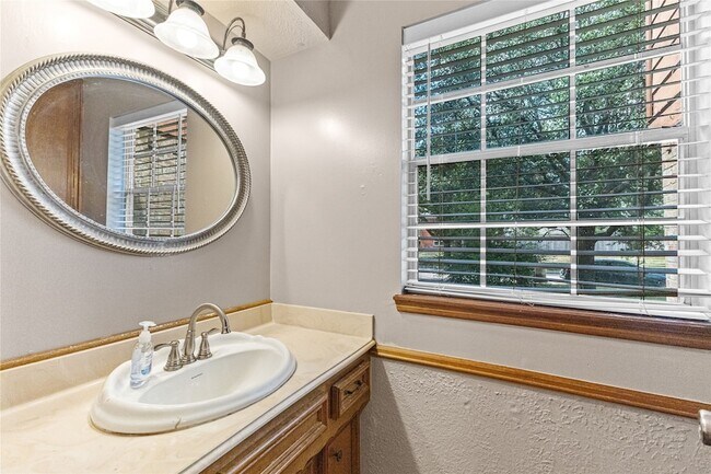 Building Photo - 5718 Upper Lake Dr