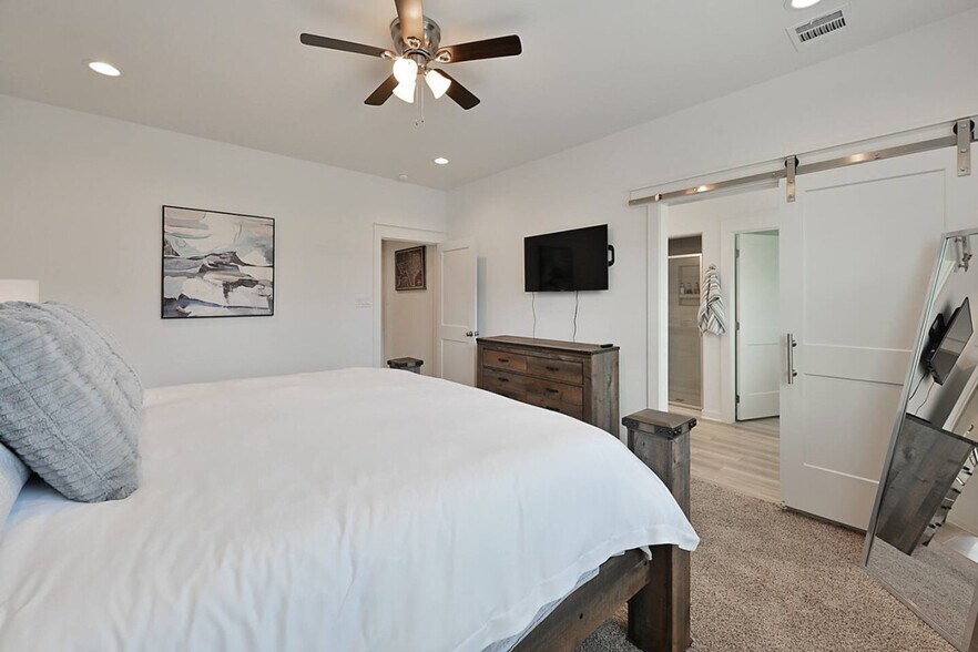 Building Photo - 5048 Mooney Fls Dr