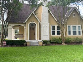 Building Photo - 3044 Wilshire Dr